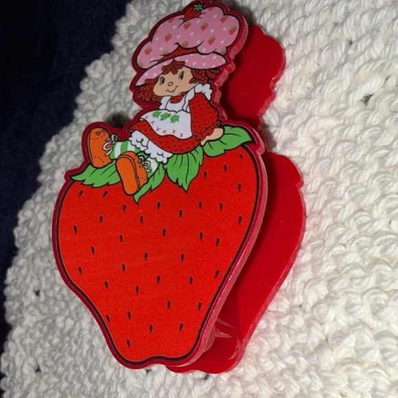 Strawberry Shortcake Claw Hair Clip NWOT - Picture 2 of 4